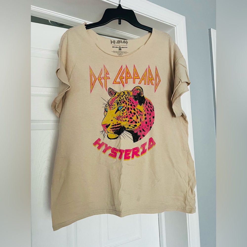 Women’s Def Leppard Tan Graphic T-Shirt